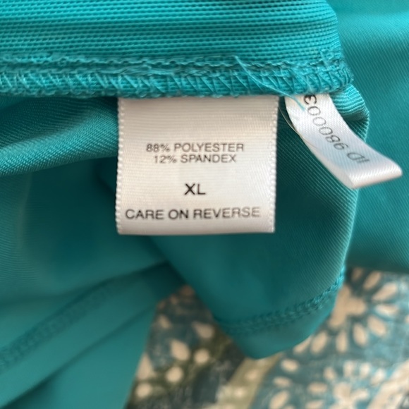 In motion Women’s Athletic Zip up. Size XL. - Picture 4 of 5